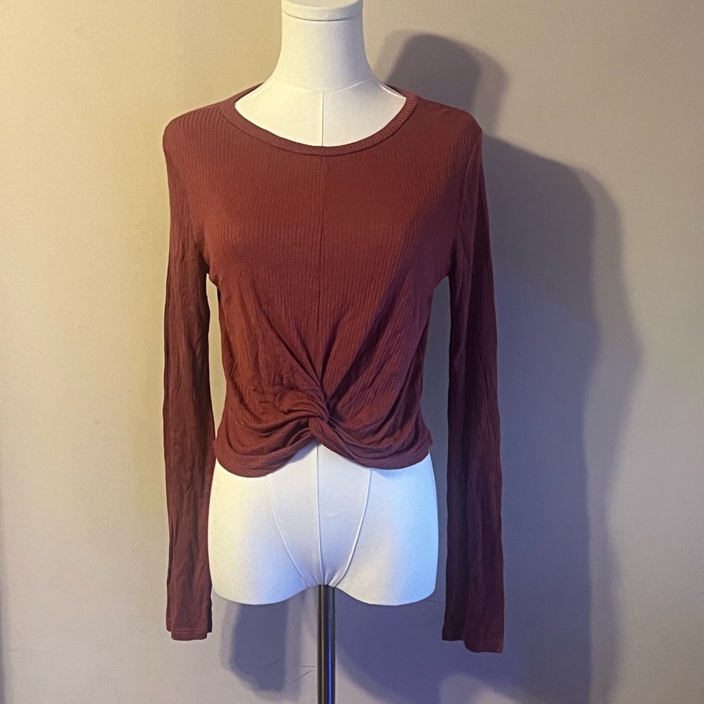 Gaze Twist Knot Long Sleeve Crop Top